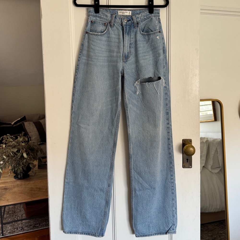 NWOT Abercrombie & Fitch High Rise Loose Jeans 25L